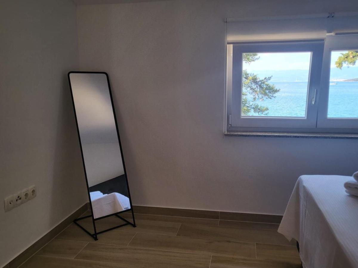 Apartment Prejac By The Beach Malinska Exterior photo